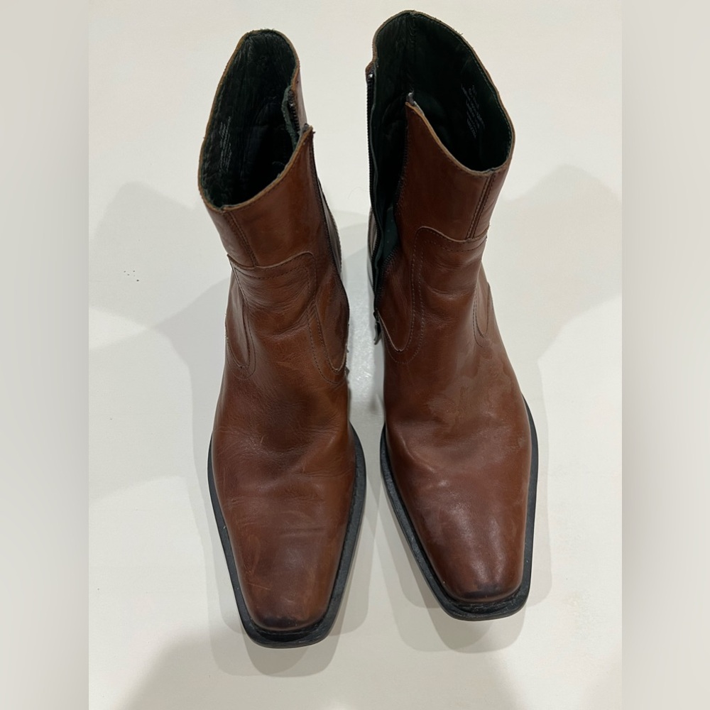 KENNETH COLE NEW YORK BOOTS:  Halff Boot, Zip-Up, Brown, Size 10